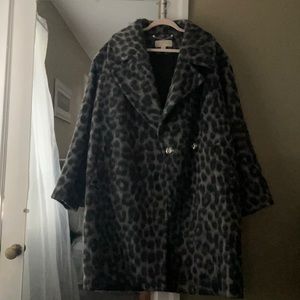 Michael Kors coat size Large.. never worn.. paid 180.00 … sell for 100$